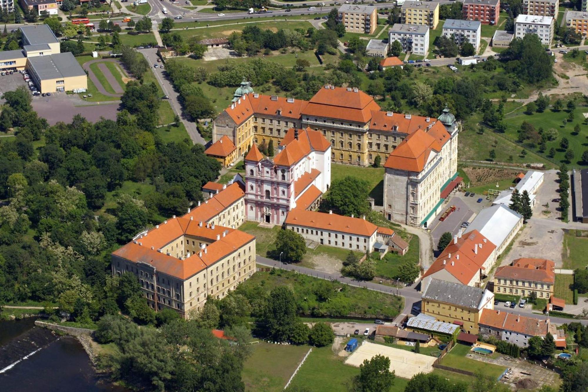 Rezidence Znojmo Hotel Bagian luar foto